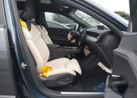 2025 Polestar 3 Long Range Dual Motor/Long Range Dual Motor Performance Plus z USA, uszkodzony, nr VIN 7SYEE3YB1SG026916